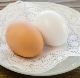 Яйцо домашнее отварное